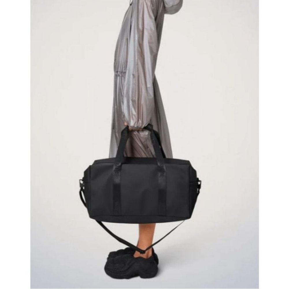 RAINS Trail Gym Bag 🖤 Black 🖤 water resistant 🖤 NWT - Picture 4 of 10